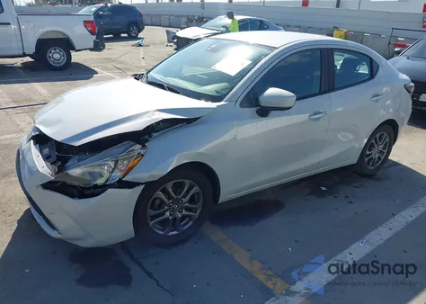 2019 Toyota Yaris Le z USA, uszkodzony, nr VIN 3MYDLBYV6KY526227